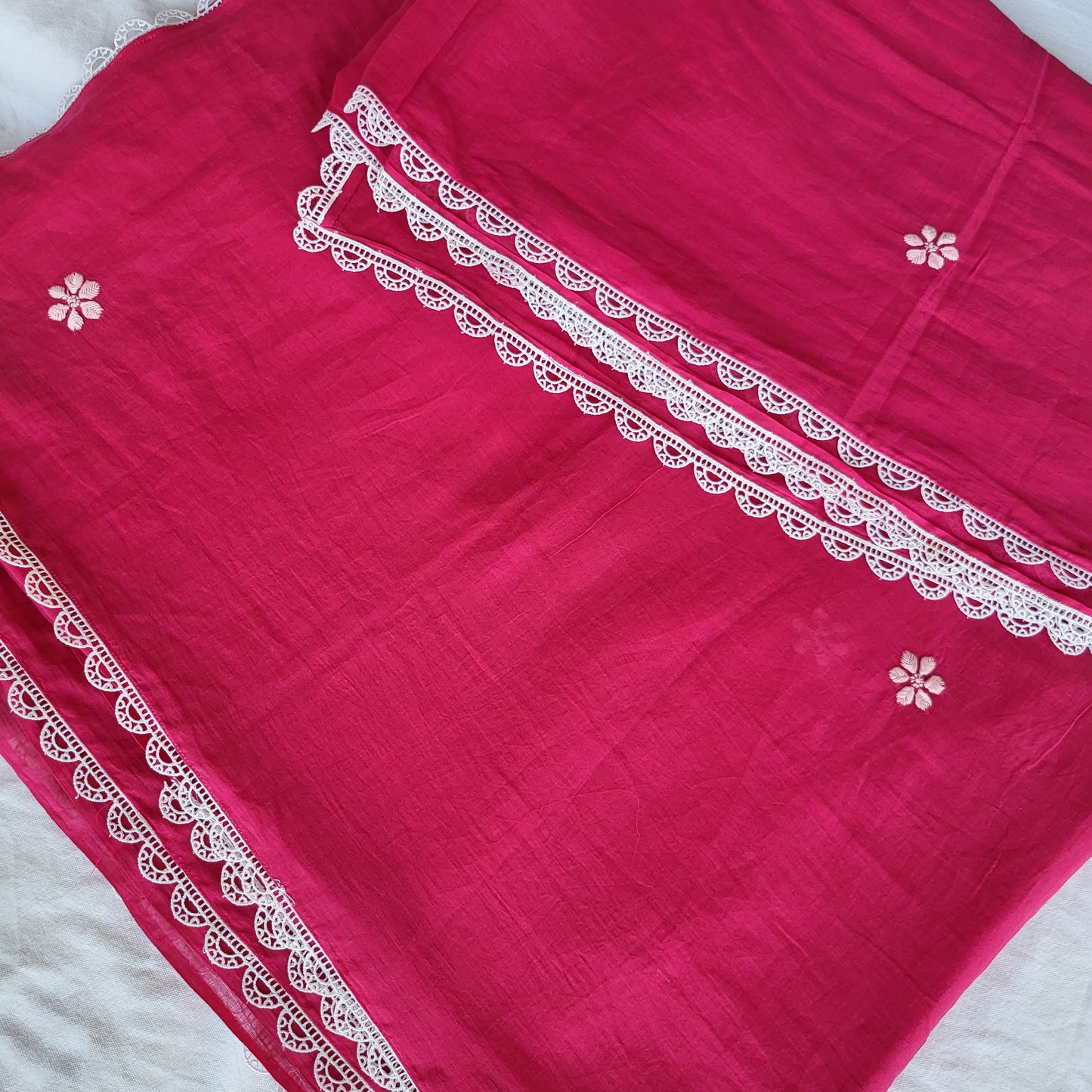 Mulmul cotton Chikankari Saree (Rani Pink)