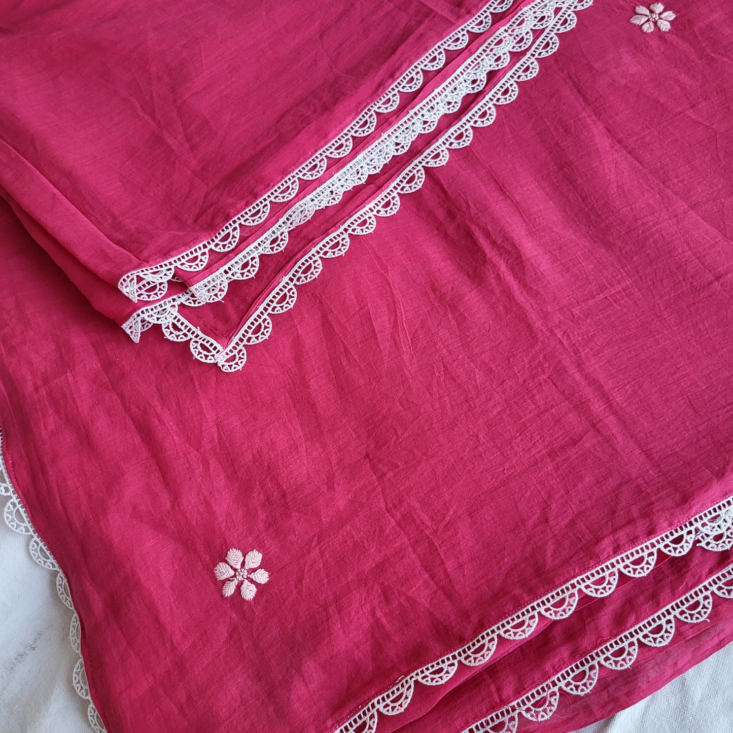 Mulmul cotton Chikankari Saree (Rani Pink)