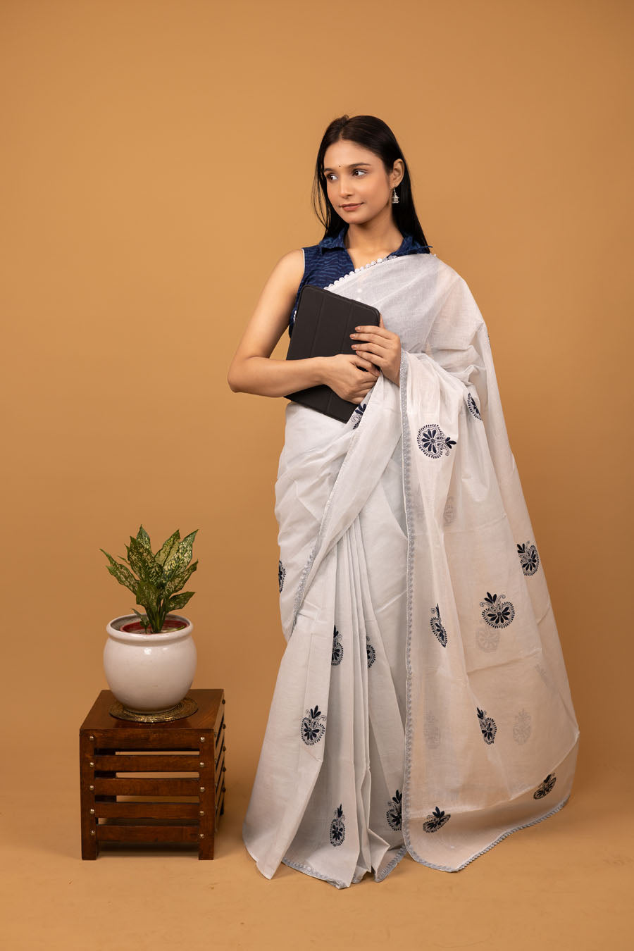 Mul Cotton Chikankari Sarees | Handcrafted Lucknow Chikankari | Manjari Chikankari