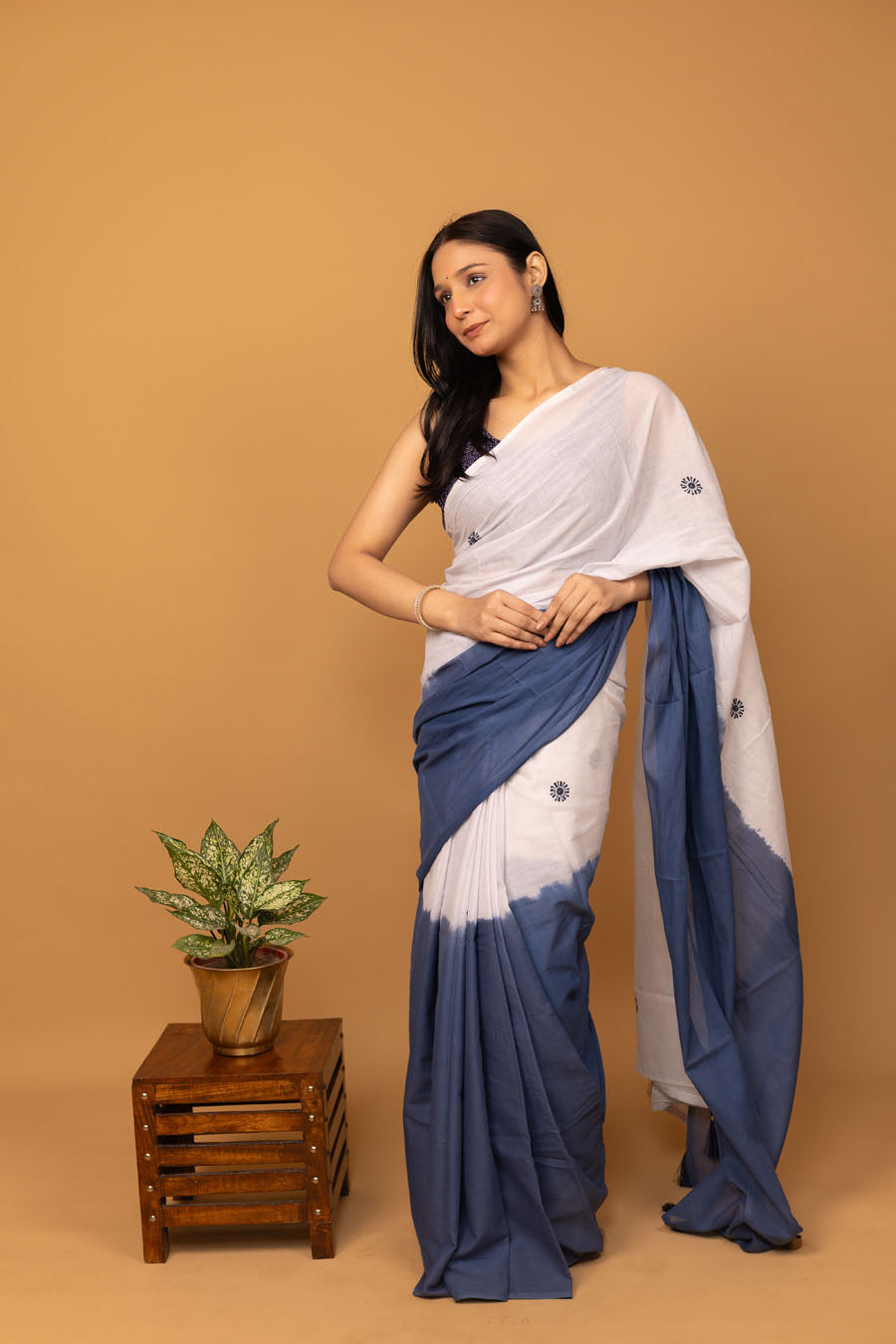 Vidushi | Misty Blue & White dual shade Mul Cotton Chikankari Saree