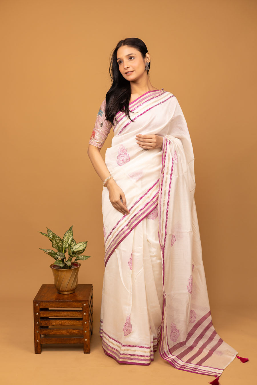 Vidushi | Off white Mangalgiri Cotton Chikankari Saree