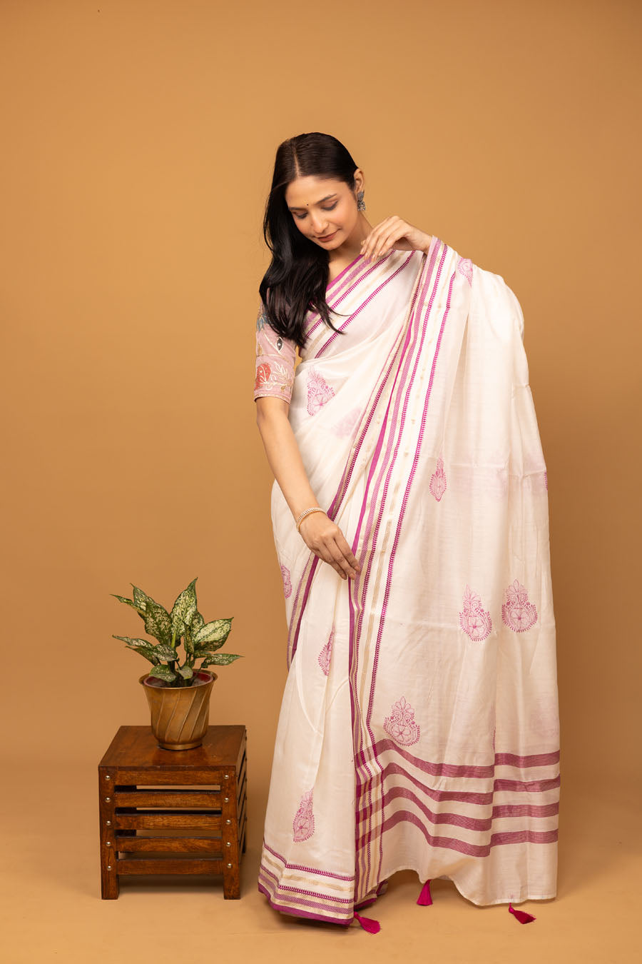 Vidushi | Off white Mangalgiri Cotton Chikankari Saree