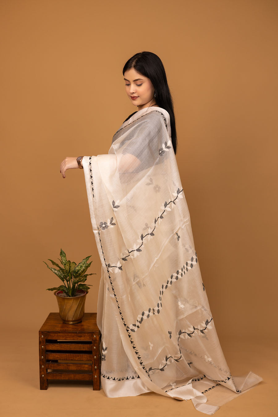 Hansini | Pearl Drape Off white Tussar Kota Silk Chikankari Saree
