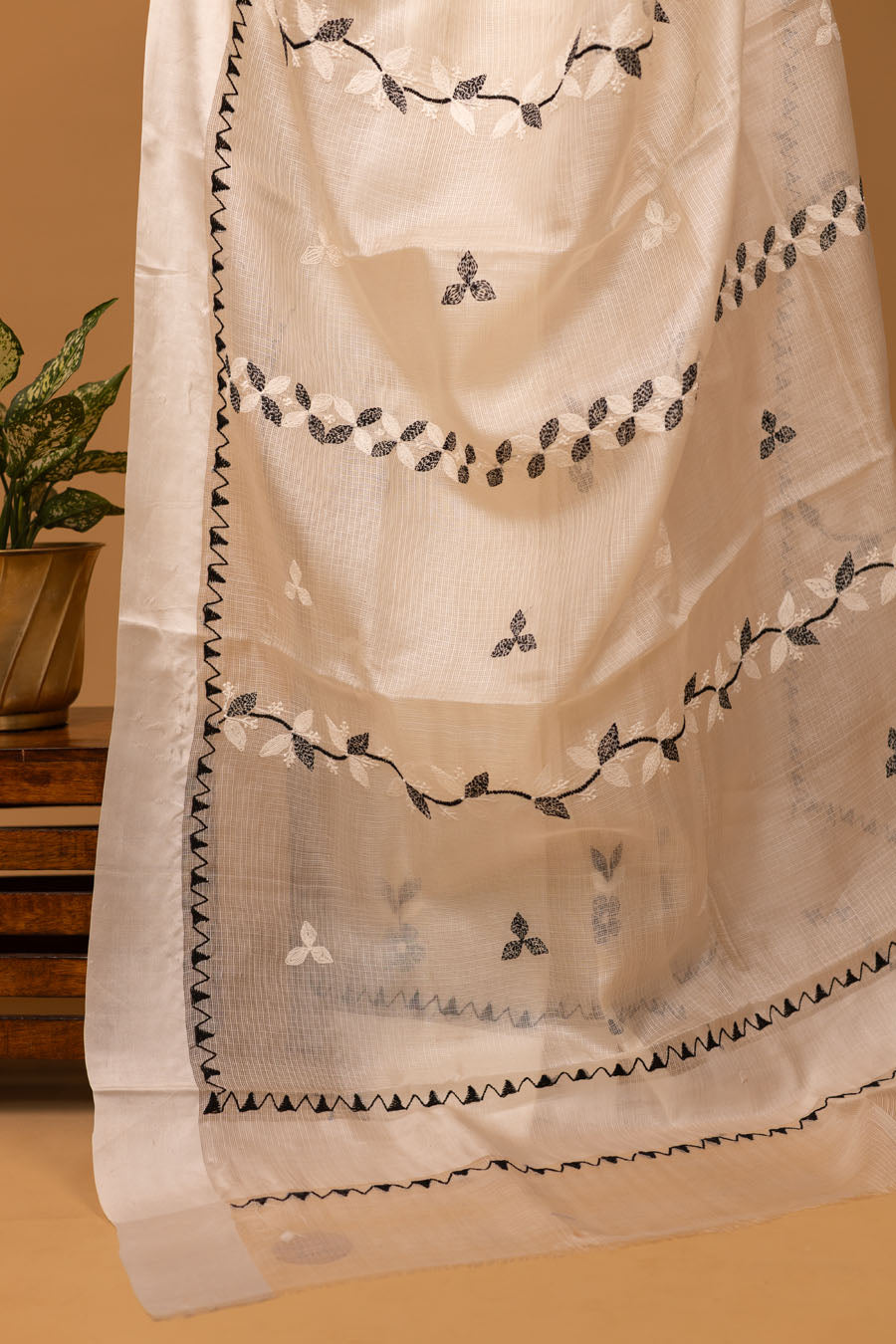 Hansini | Pearl Drape Off white Tussar Kota Silk Chikankari Saree