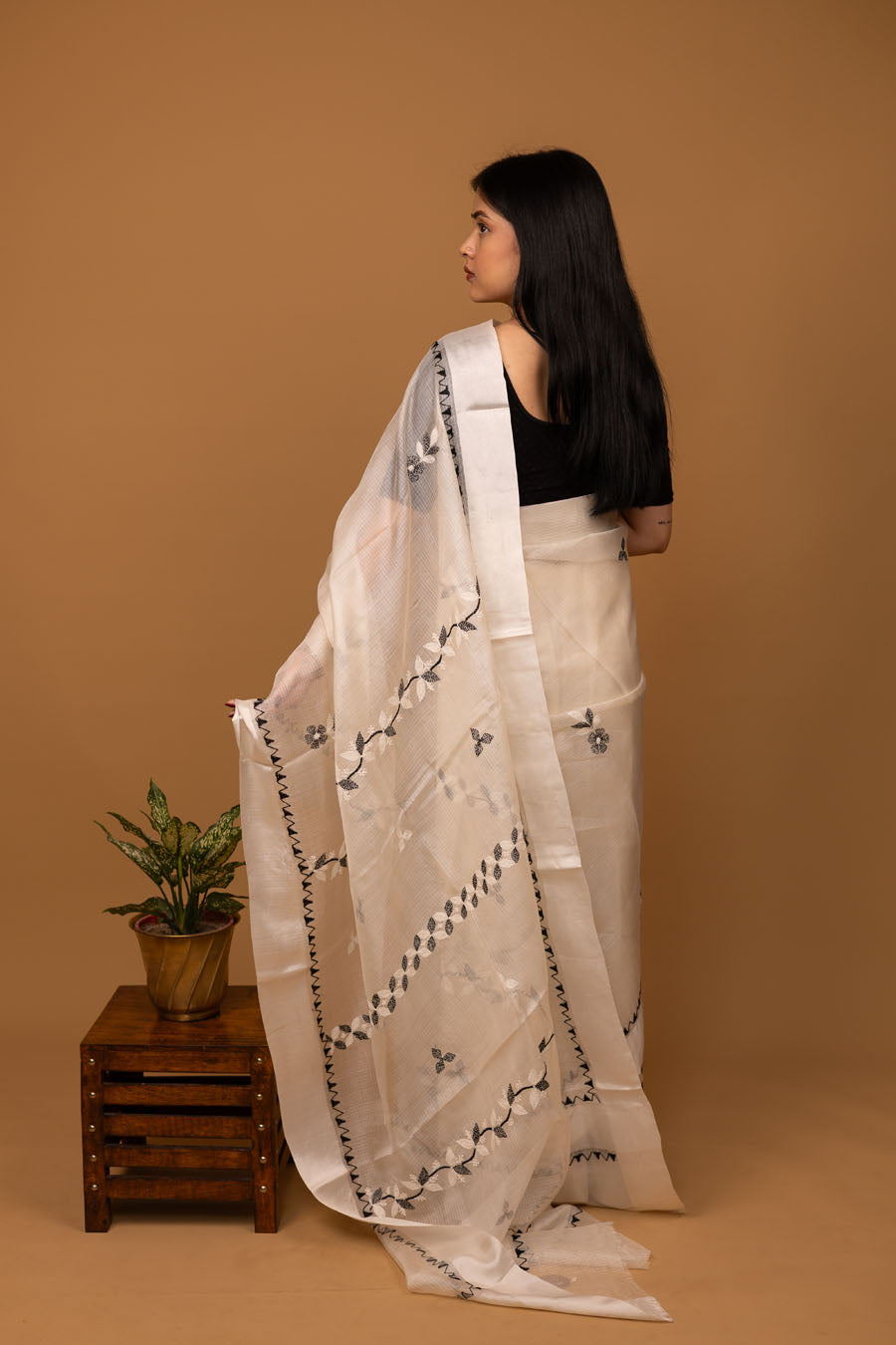 Hansini | Pearl Drape Off white Tussar Kota Silk Chikankari Saree