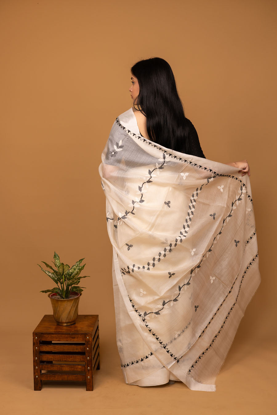 Hansini | Pearl Drape Off white Tussar Kota Silk Chikankari Saree