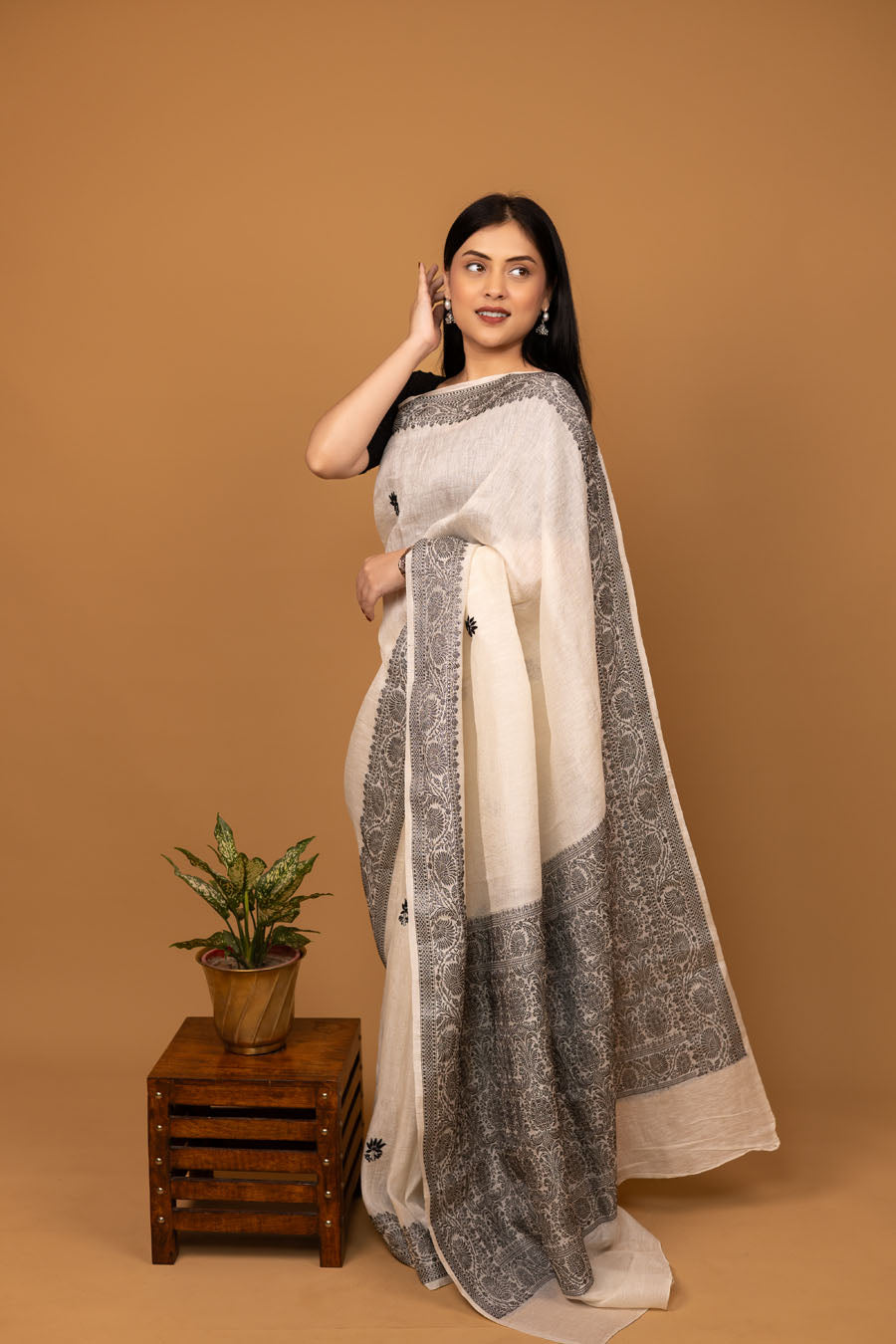 Hansini | Snowveil Off white Tussar Silk Chikankari Saree