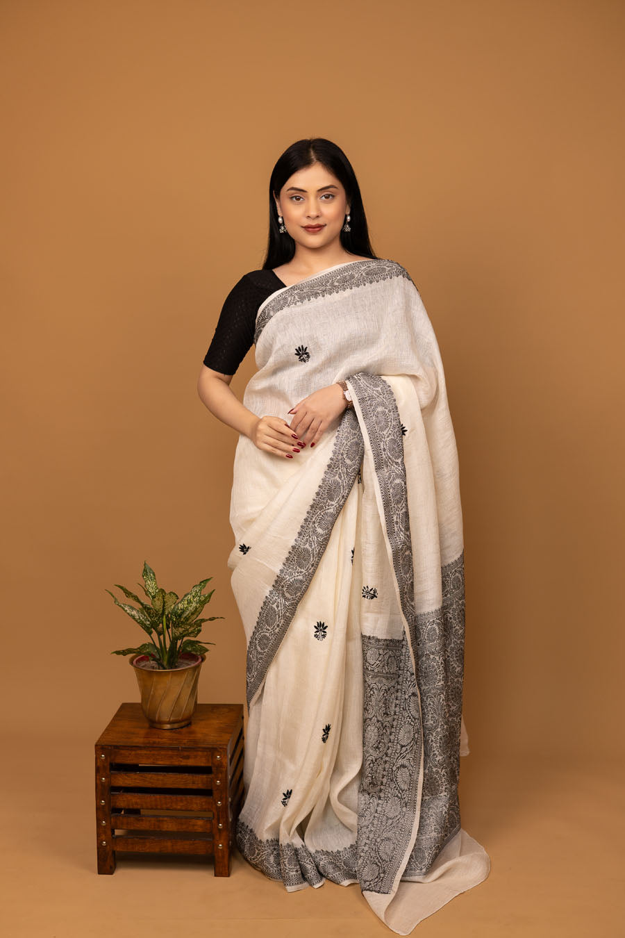 Hansini | Snowveil Off white Tussar Silk Chikankari Saree