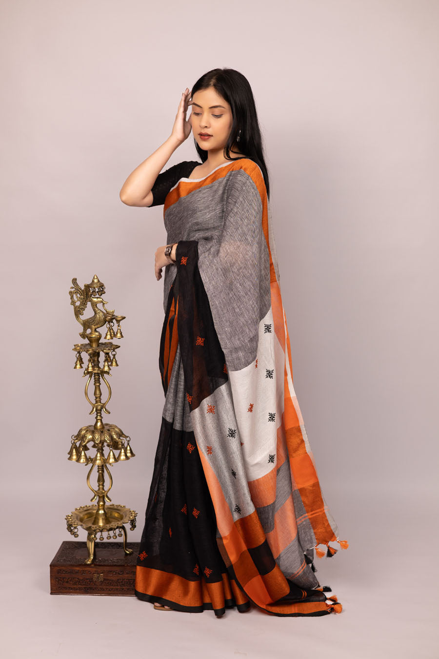 Vidushi | Grey Black Linen Saree with Chikankari Embroidery