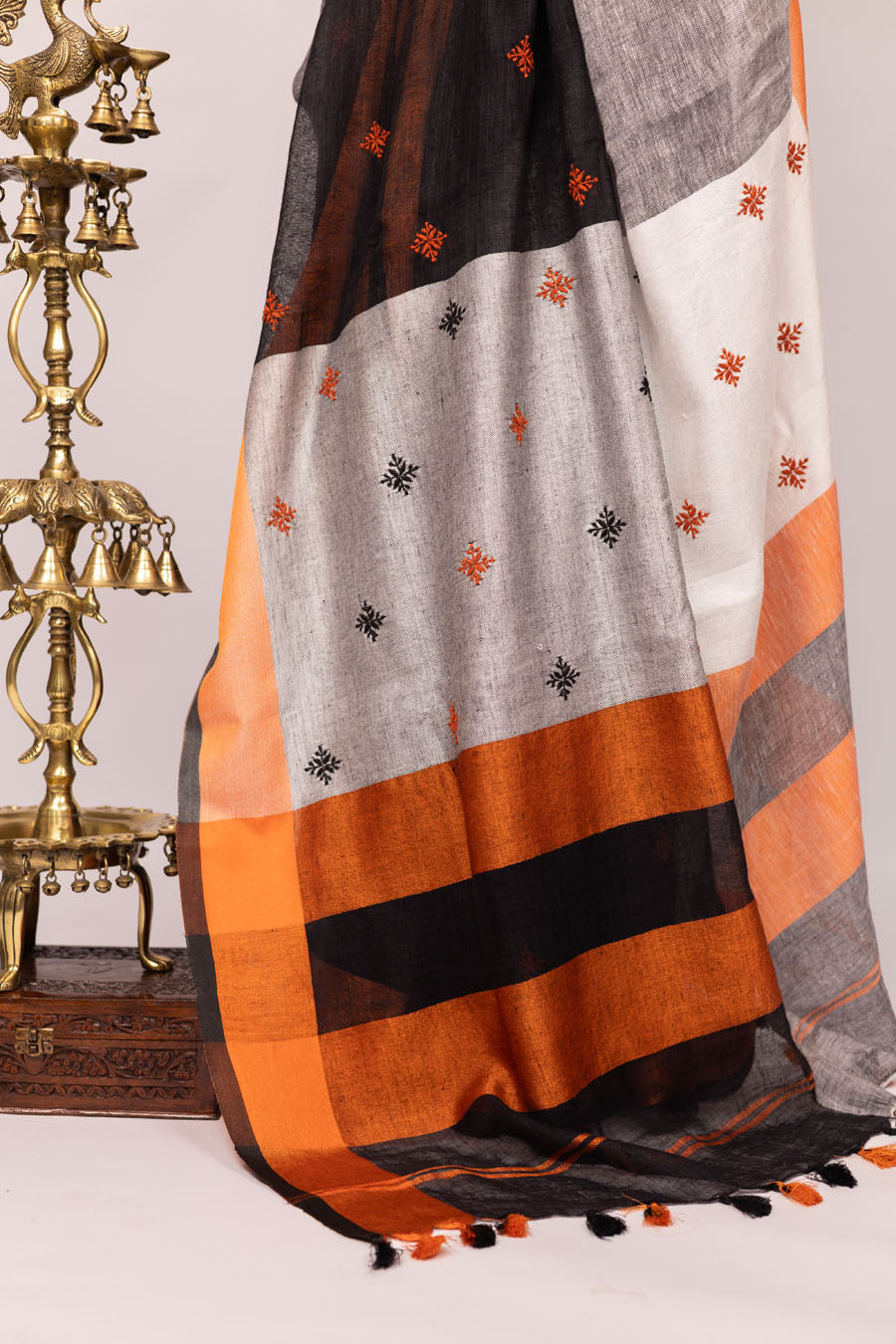 Vidushi | Grey Black Linen Saree with Chikankari Embroidery
