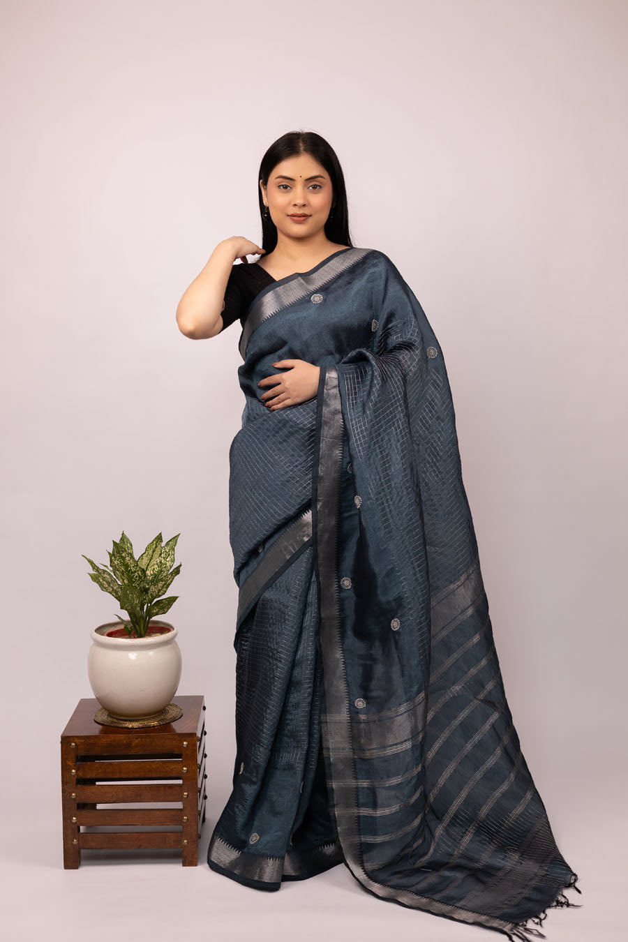 Graceful Grey Mangalgiri Pattu silk Chikankari Saree with  Chikankari Embroidery perfect for evening wear