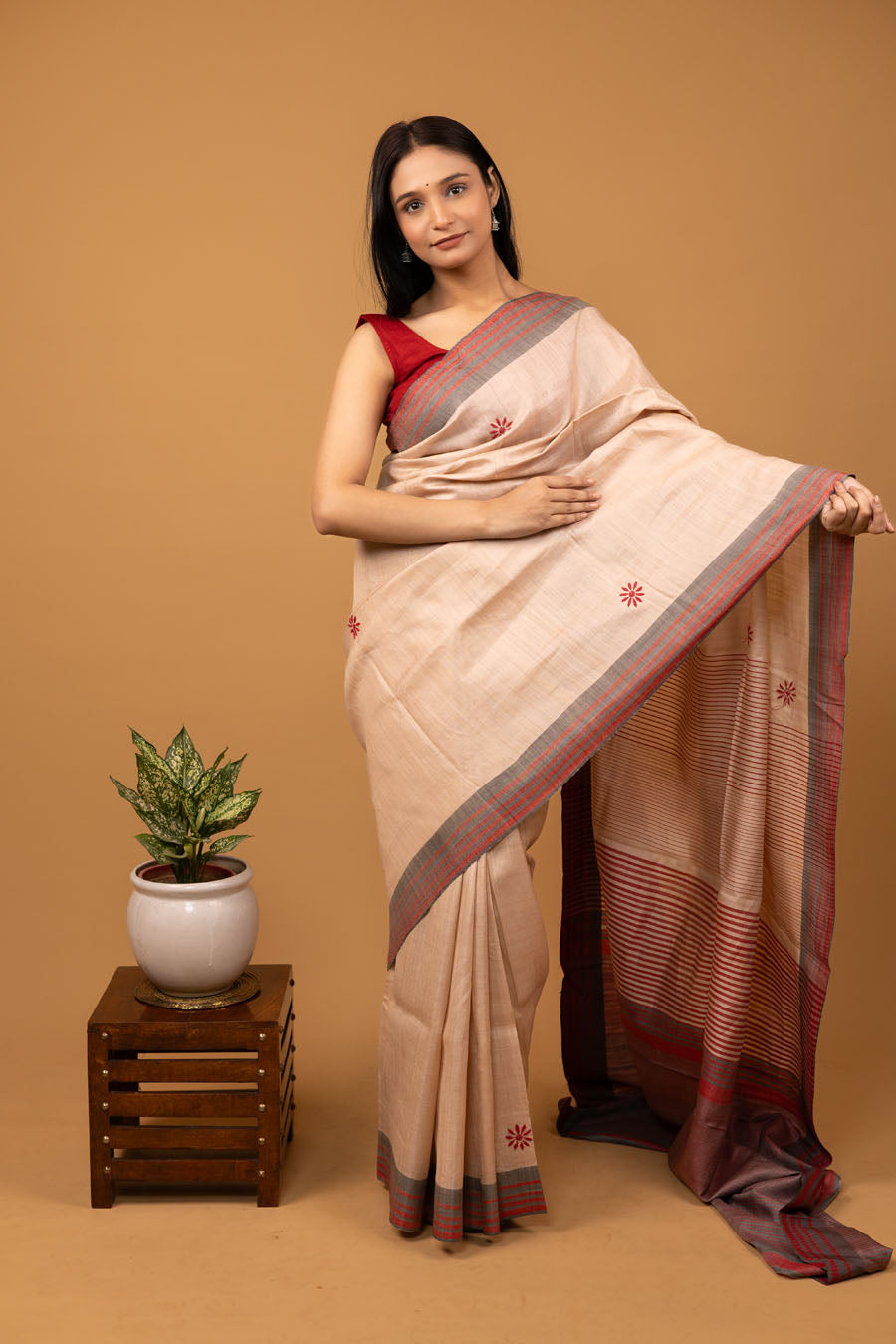 Elegant Tussar Moonga Rose Gold saree with beautiful Chikankai bootis