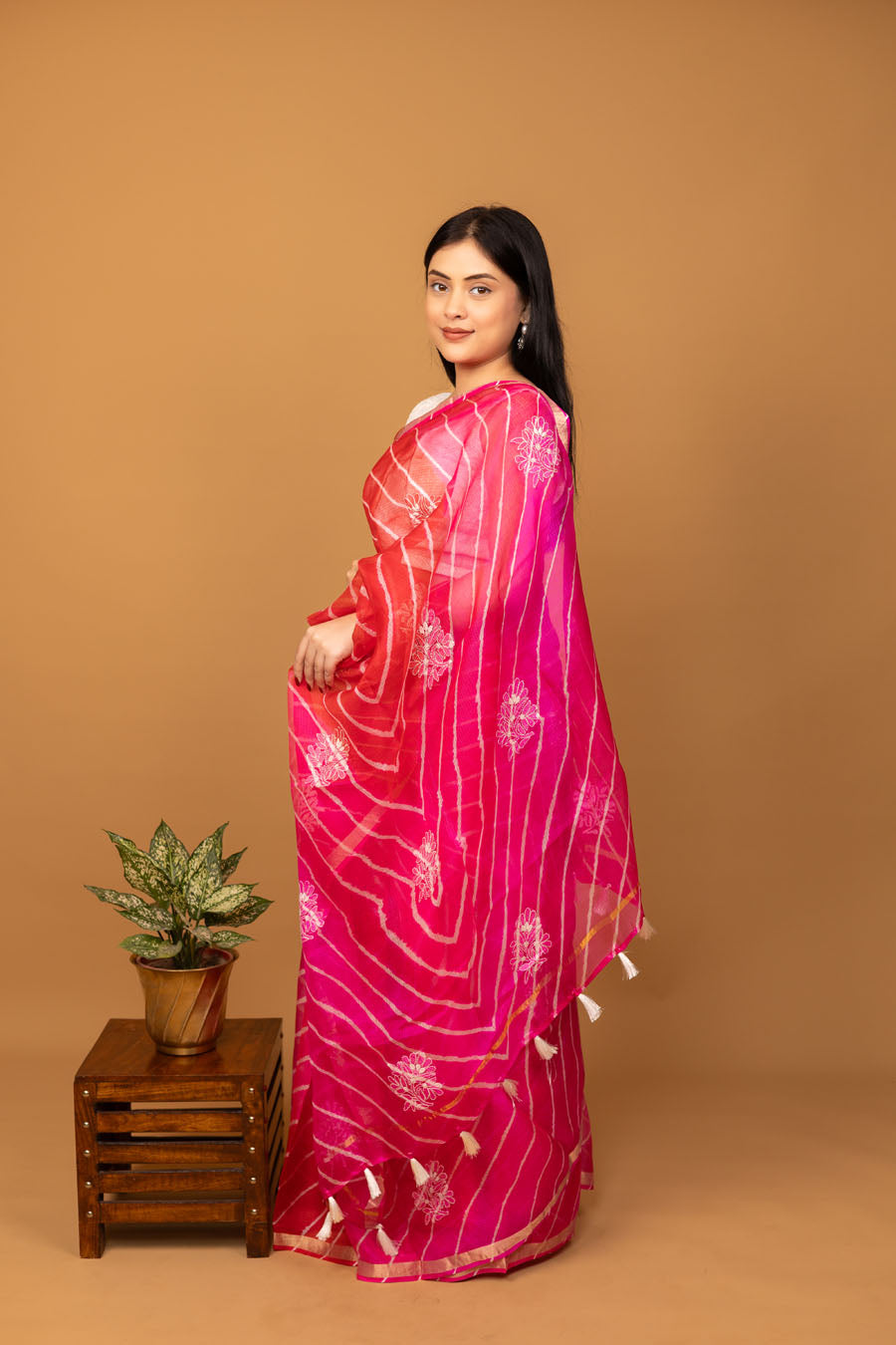 guftagu collection of Lucknavi chikankari sarees designed for easy evenings