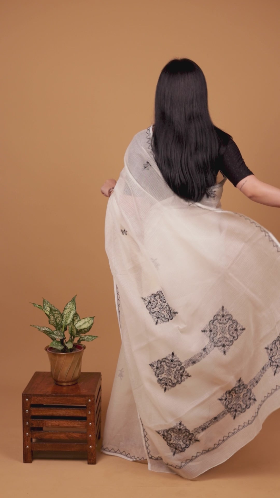 Hansini | Elegant Off white Kotadoriya Cotton Chikankari Saree