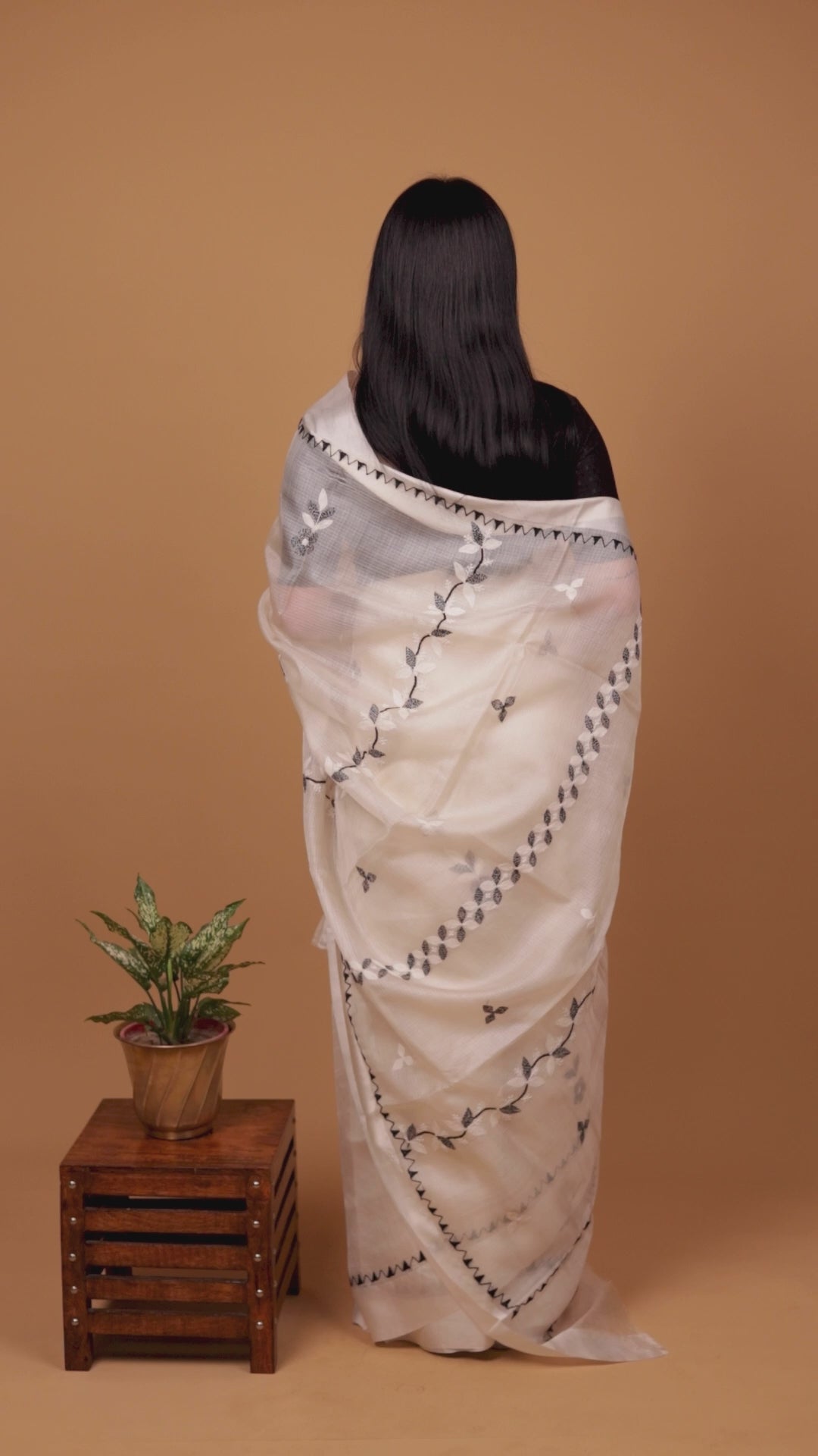 Hansini | Pearl Drape Off white Tussar Kota Silk Chikankari Saree