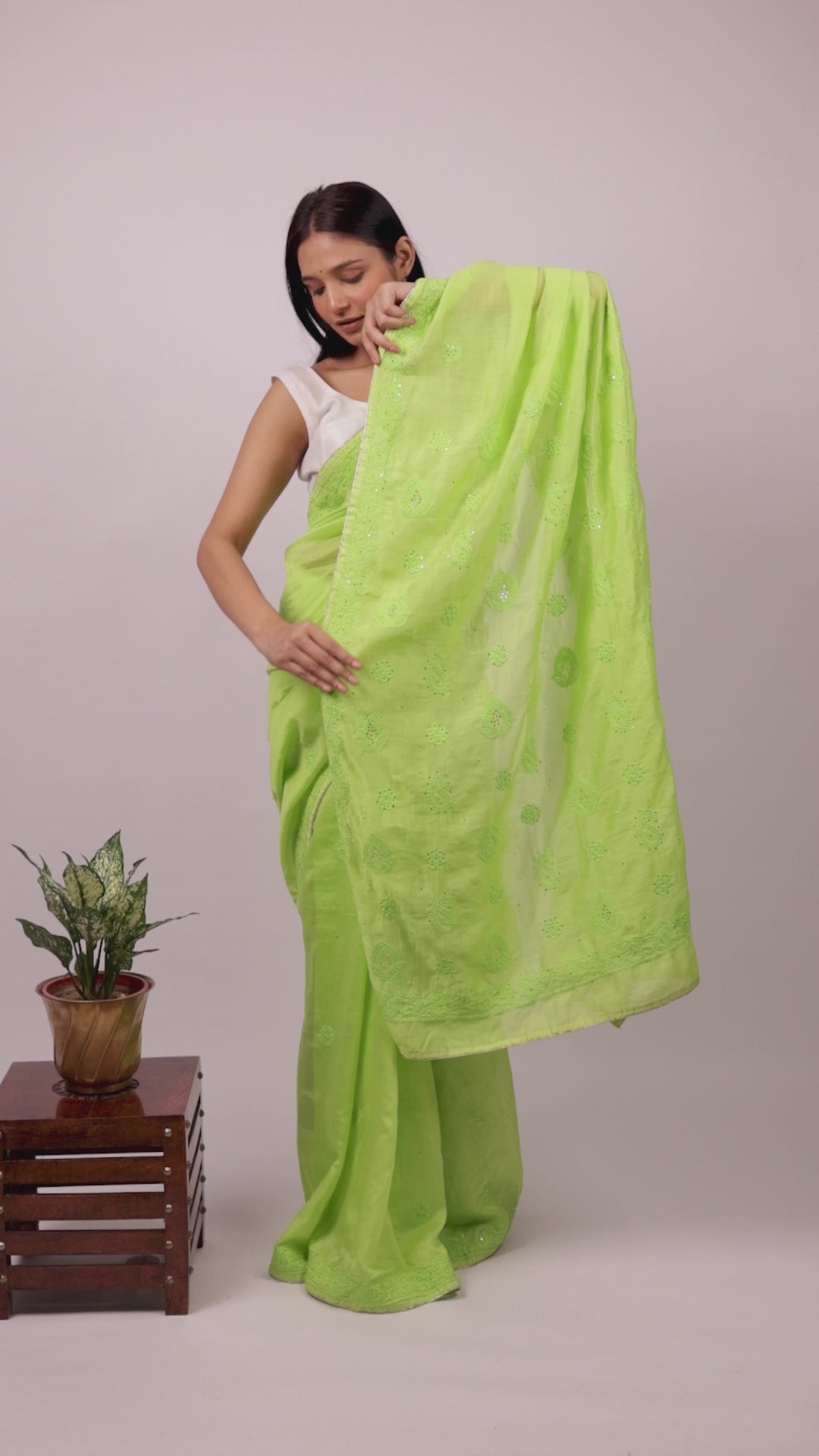 Urvashi | Dewleaf Green Chanderi Silk Chikankari Saree
